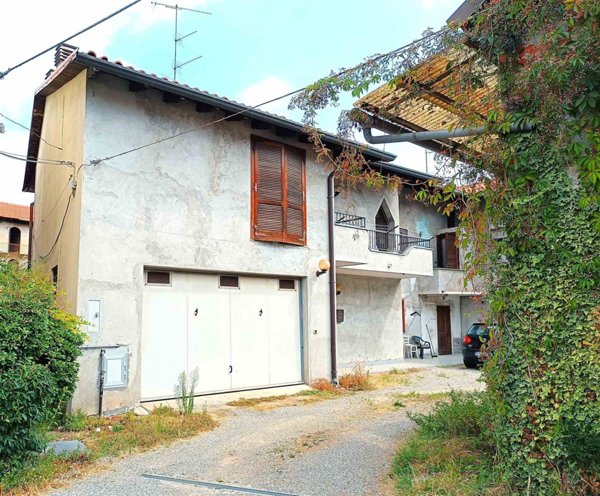 casa indipendente in vendita a Fontaneto d'Agogna in zona Baraggia