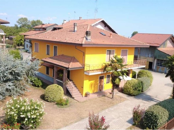 casa indipendente in vendita a Fontaneto d'Agogna in zona Sant'Antonio