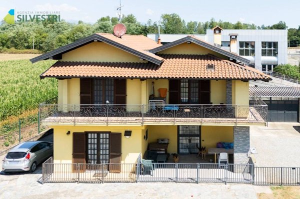 casa indipendente in vendita a Fontaneto d'Agogna