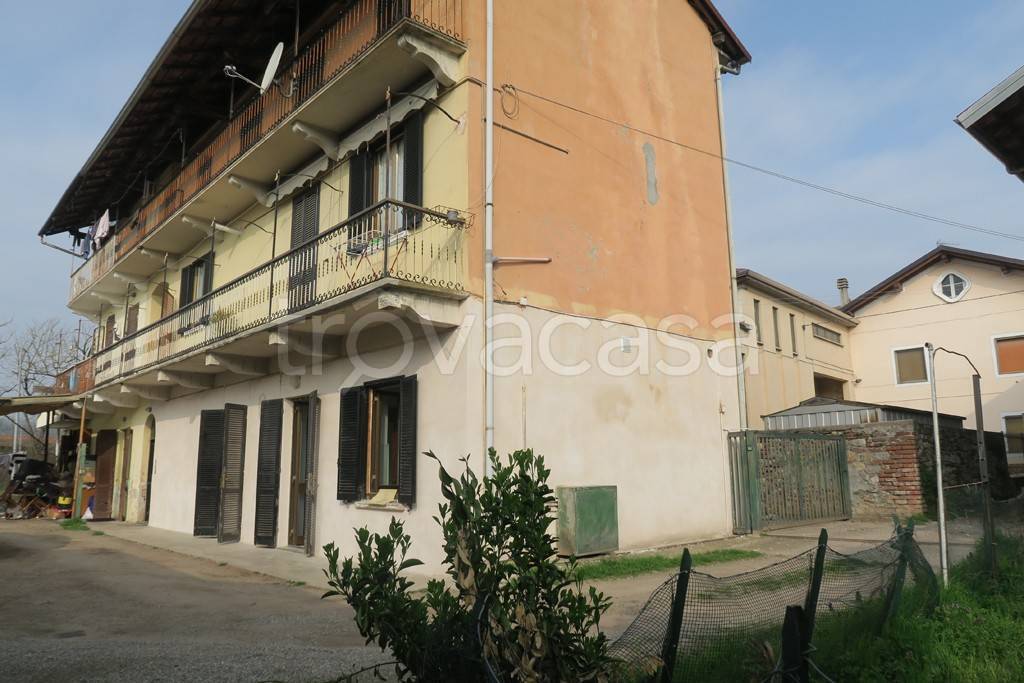 casa indipendente in vendita a Fontaneto d'Agogna