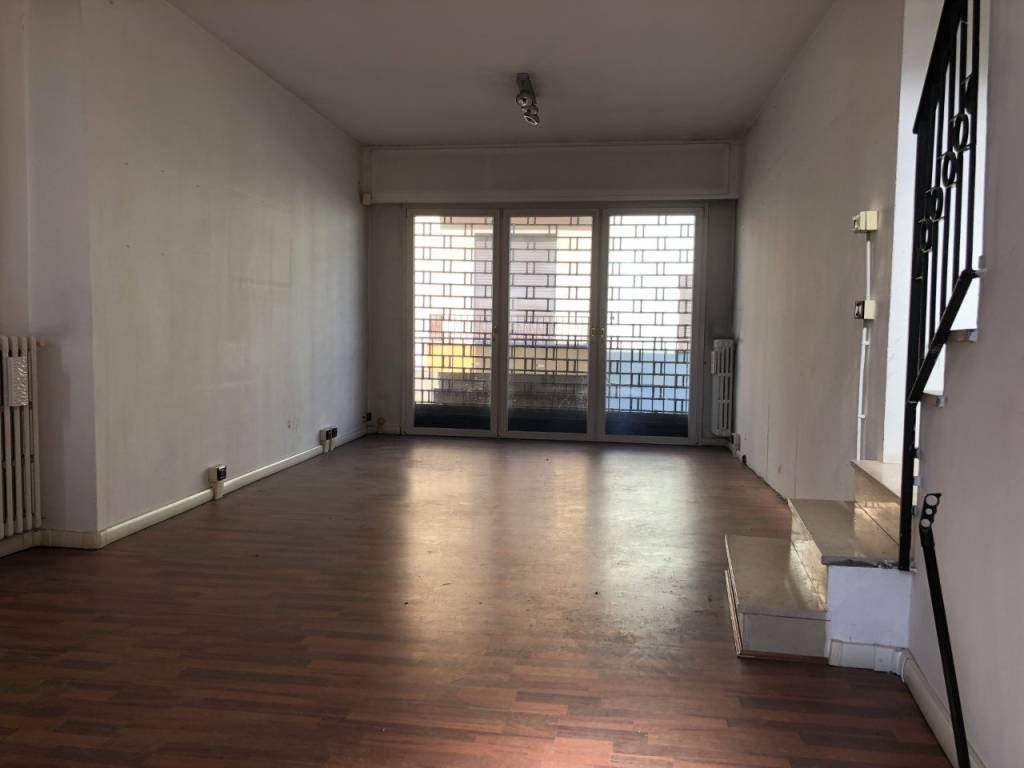 negozio in vendita a Galliate