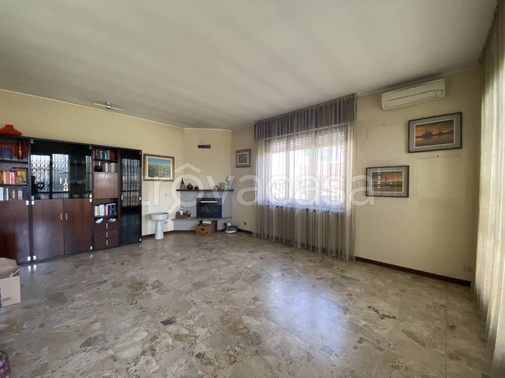 casa indipendente in vendita a Galliate