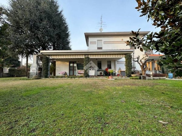 casa indipendente in vendita a Galliate