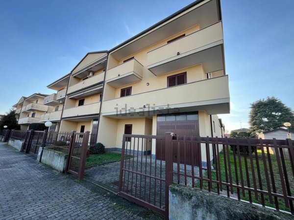 casa indipendente in vendita a Galliate
