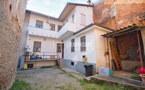 casa indipendente in vendita a Galliate
