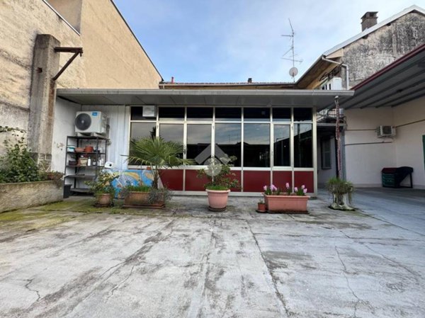 negozio in vendita a Galliate
