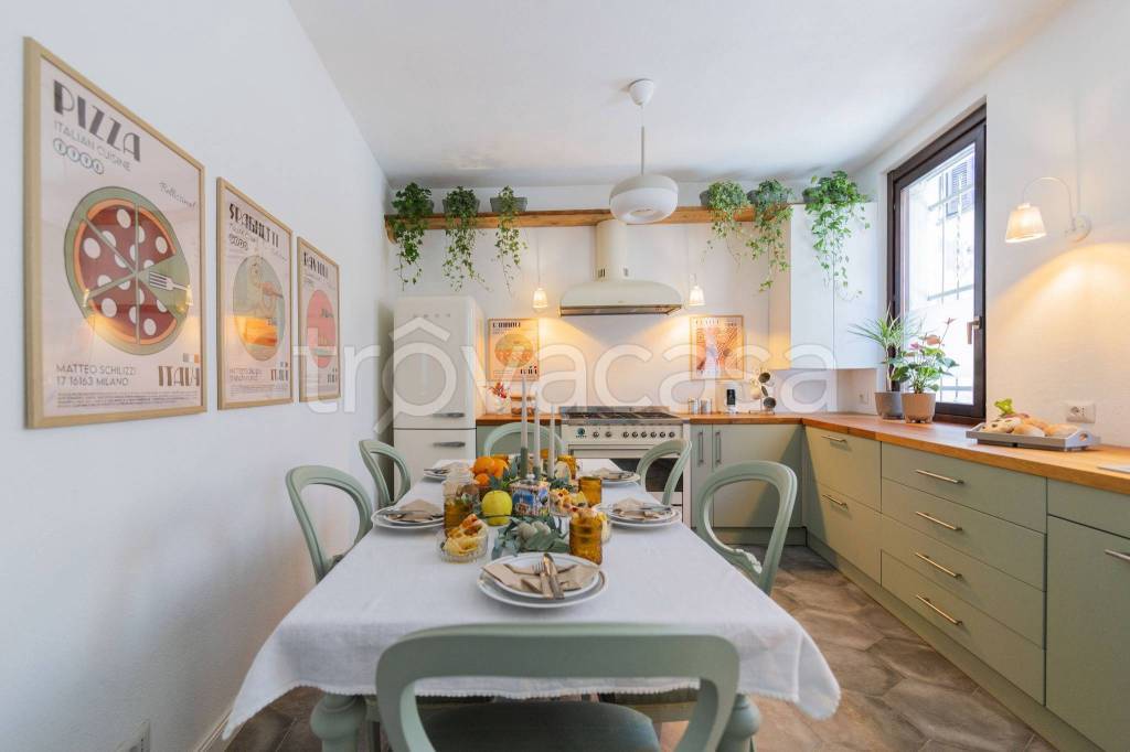 casa indipendente in vendita a Galliate