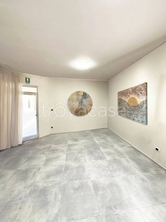 negozio in vendita a Galliate