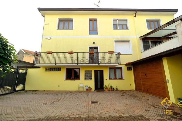 casa indipendente in vendita a Galliate