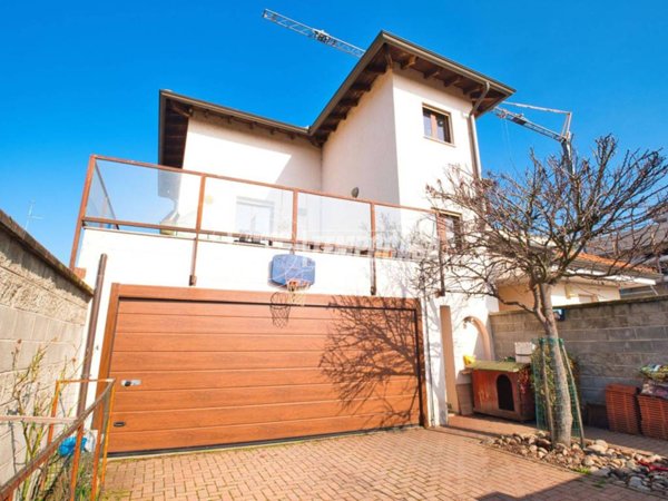 casa indipendente in vendita a Galliate