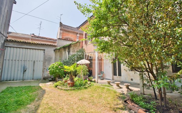 casa indipendente in vendita a Galliate