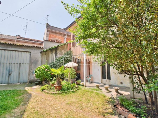 casa indipendente in vendita a Galliate