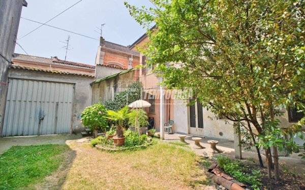 casa indipendente in vendita a Galliate