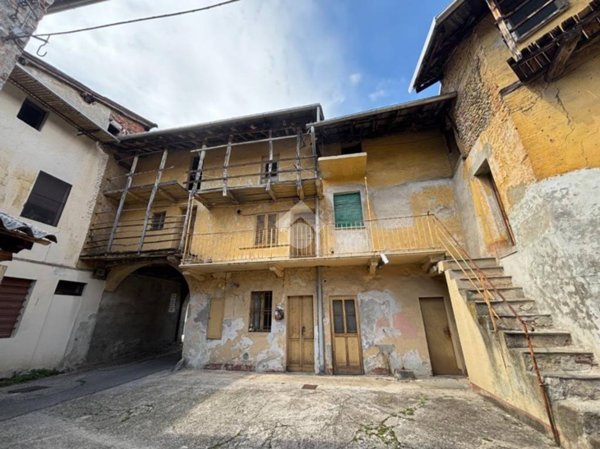 casale in vendita a Galliate