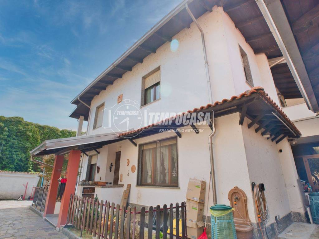 casa indipendente in vendita a Galliate