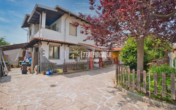 casa indipendente in vendita a Galliate