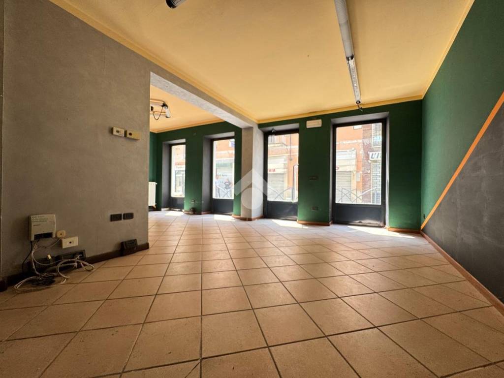 negozio in vendita a Galliate