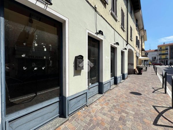 negozio in vendita a Galliate