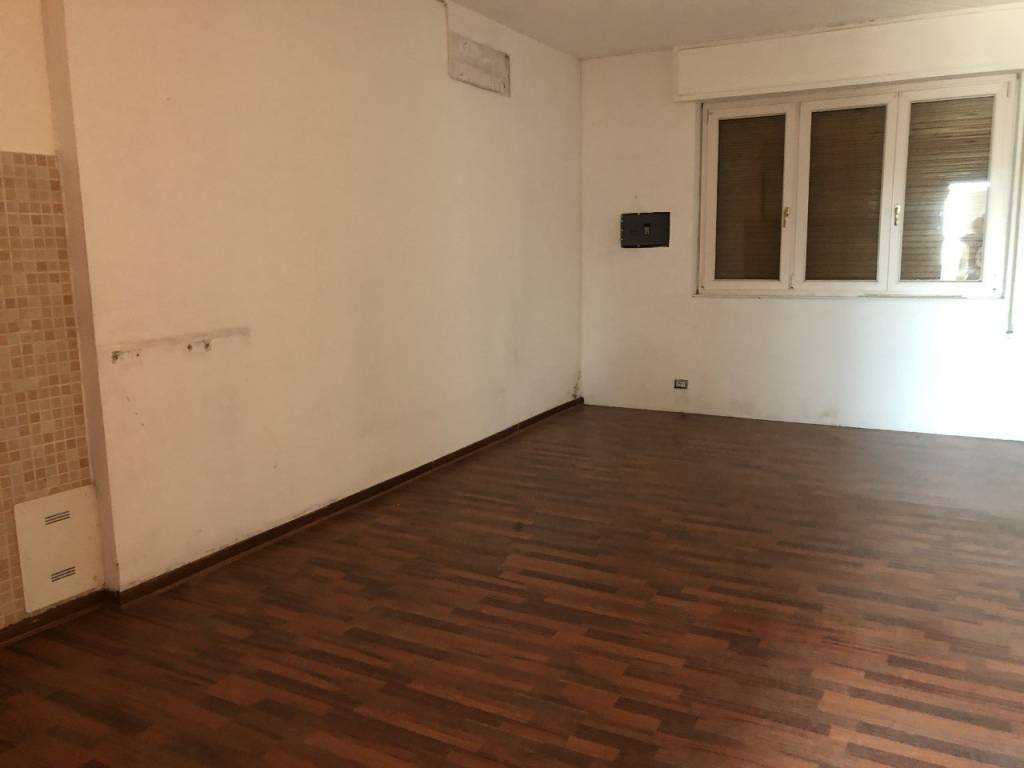 negozio in vendita a Galliate