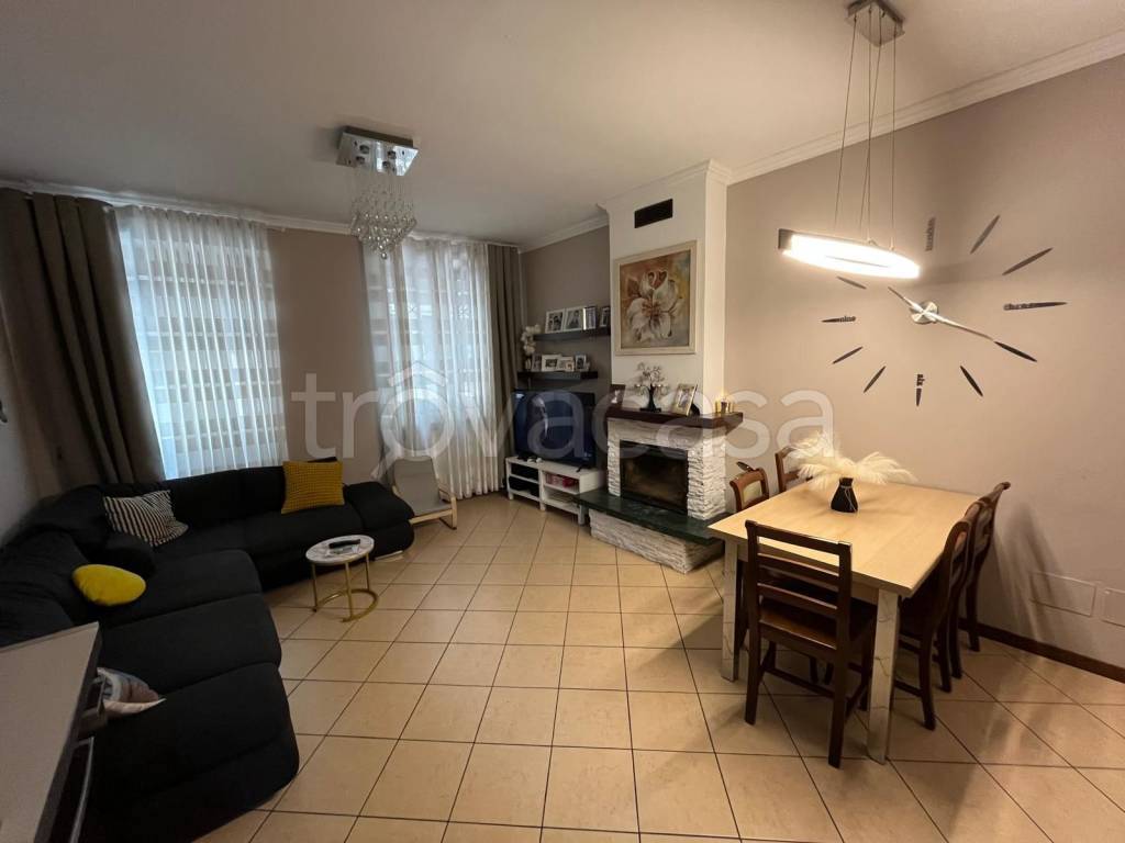 casa indipendente in vendita a Galliate