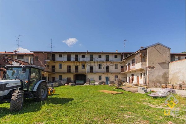 casale in vendita a Galliate
