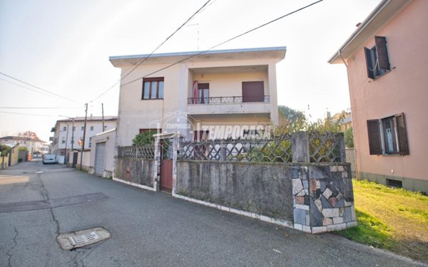 casa indipendente in vendita a Galliate