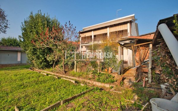 casa indipendente in vendita a Galliate