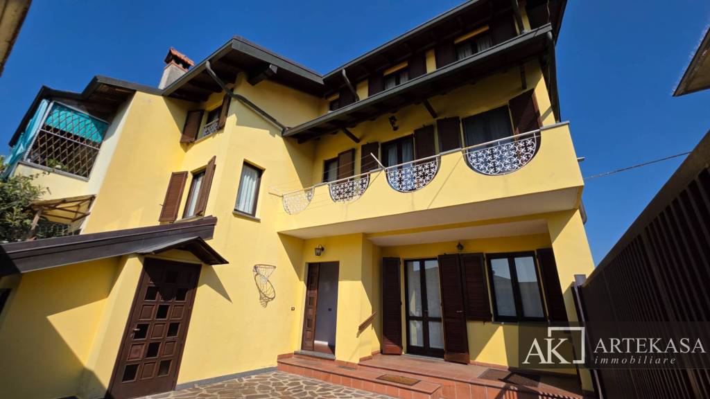 casa indipendente in vendita a Galliate