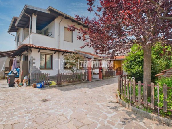 casa indipendente in vendita a Galliate