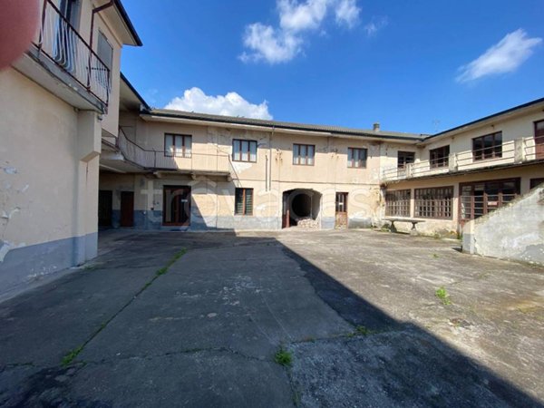 locale commerciale in vendita a Galliate