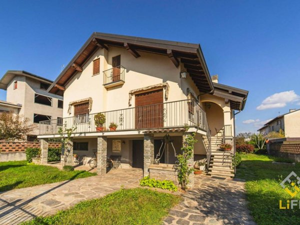 casa indipendente in vendita a Galliate