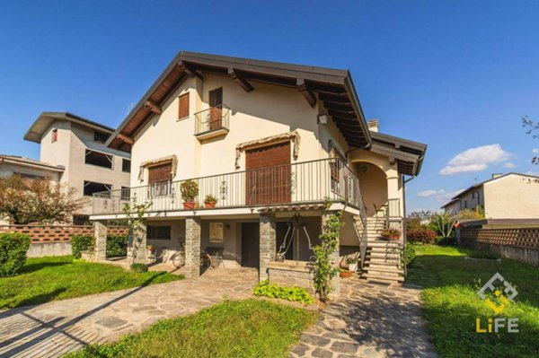 casa indipendente in vendita a Galliate