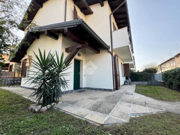 casa indipendente in vendita a Galliate