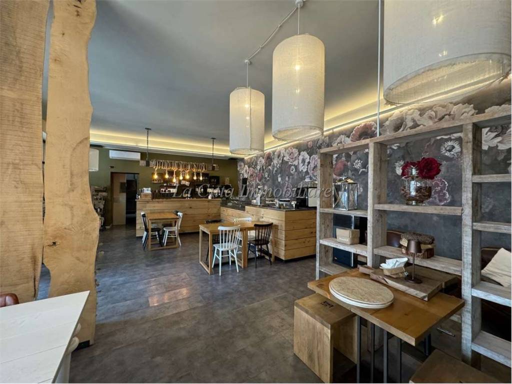 locale commerciale in vendita a Galliate