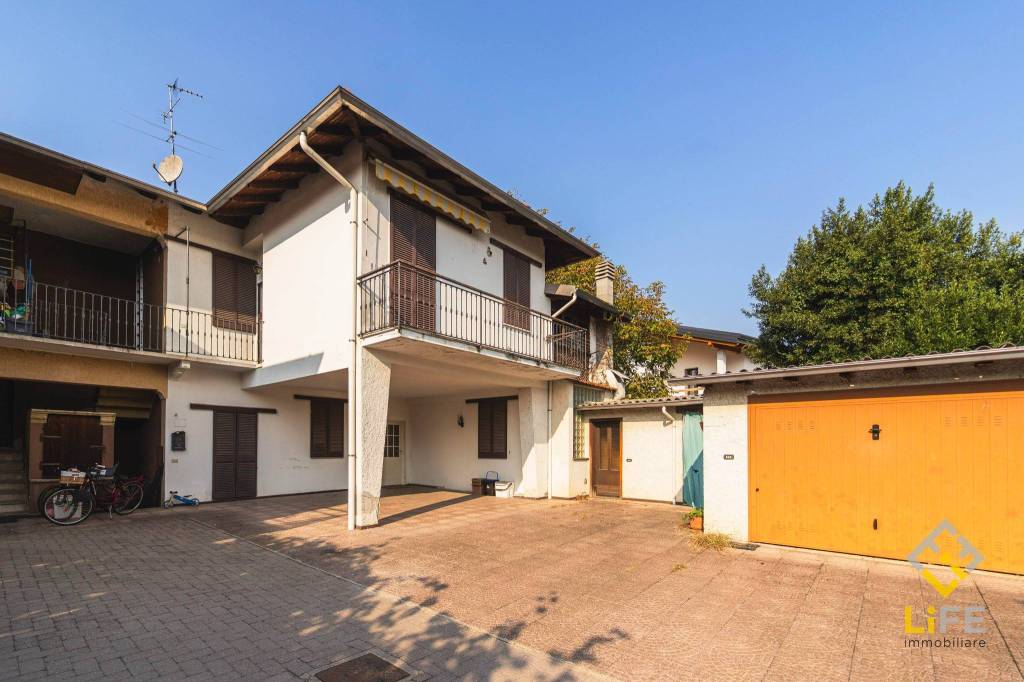 casa indipendente in vendita a Galliate