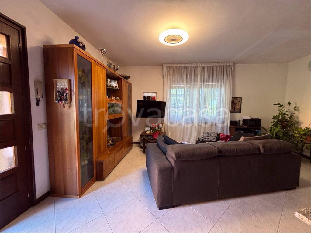 casa indipendente in vendita a Galliate