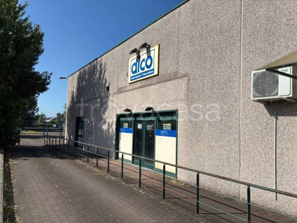 locale commerciale in vendita a Galliate