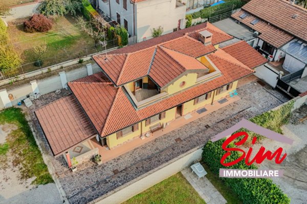 casa indipendente in vendita a Galliate