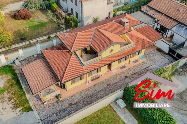 casa indipendente in vendita a Galliate