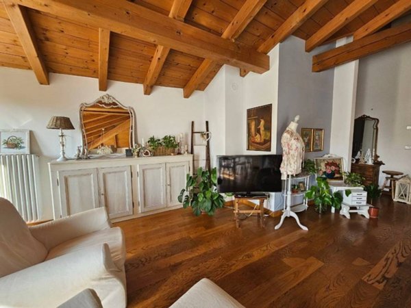 casa indipendente in vendita a Galliate