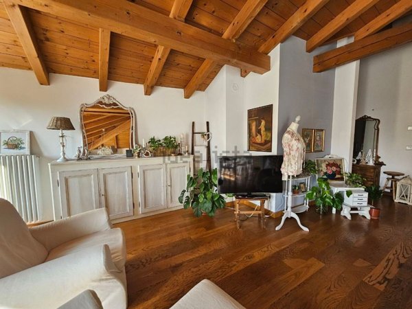 casa indipendente in vendita a Galliate