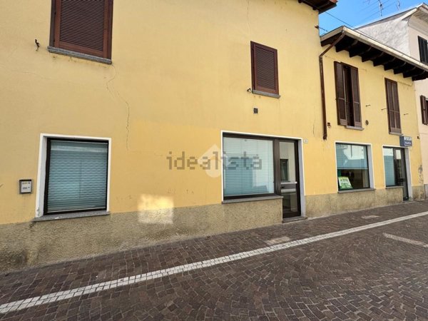 negozio in vendita a Galliate
