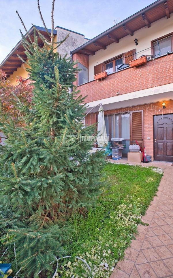 casa indipendente in vendita a Galliate