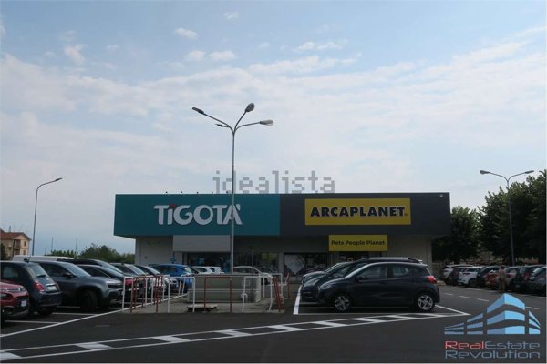 locale commerciale in vendita a Galliate