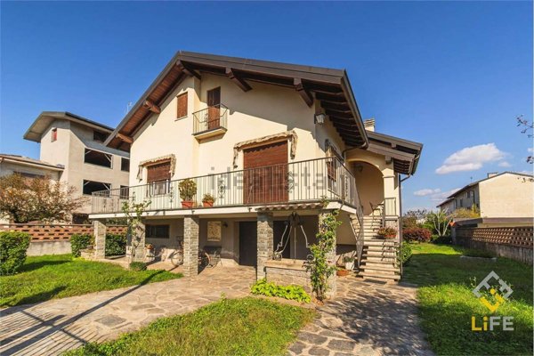 casa indipendente in vendita a Galliate