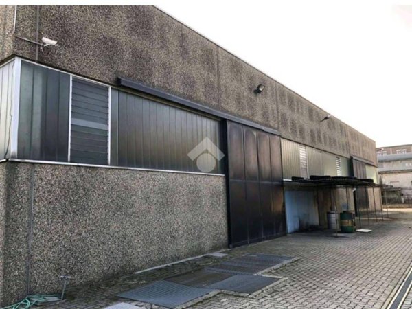 locale commerciale in vendita a Galliate