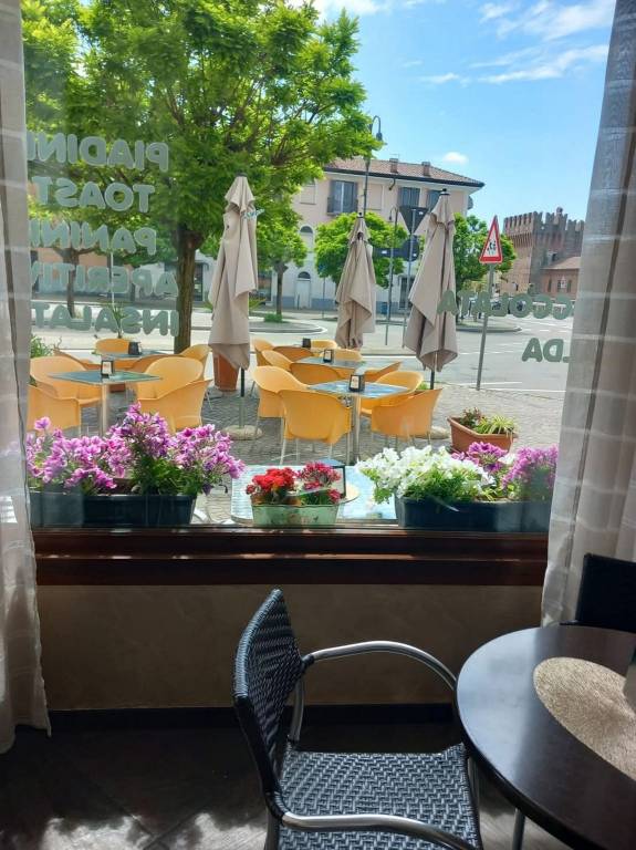 negozio in vendita a Galliate