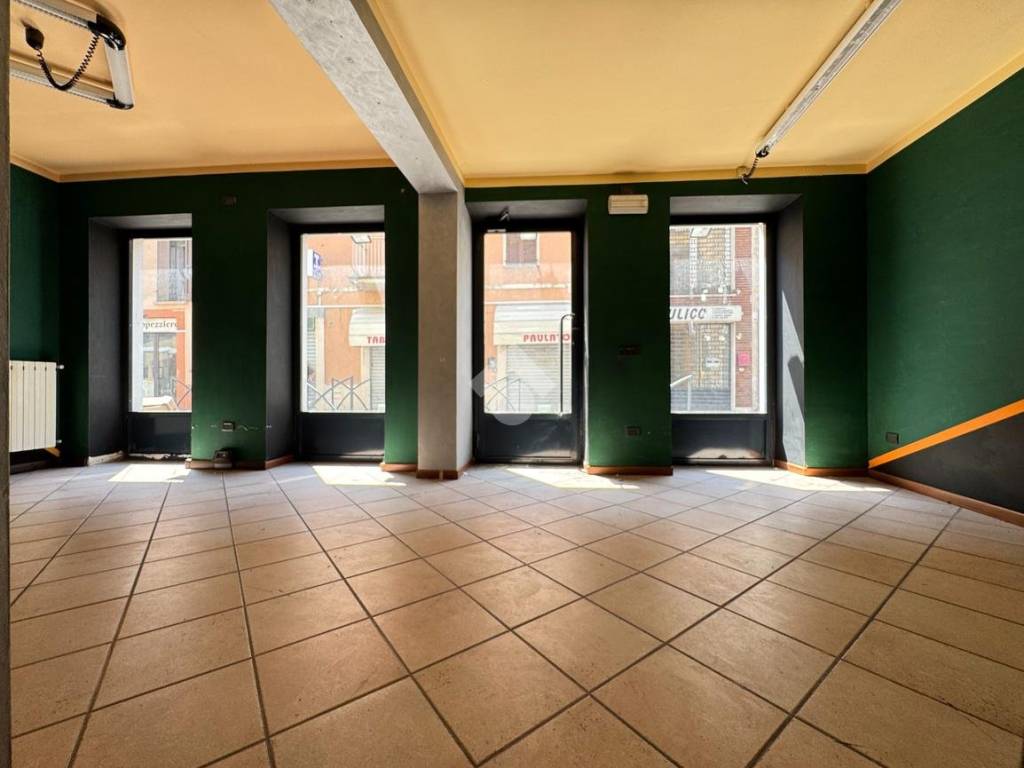 negozio in vendita a Galliate