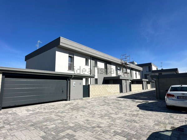 casa indipendente in vendita a Galliate