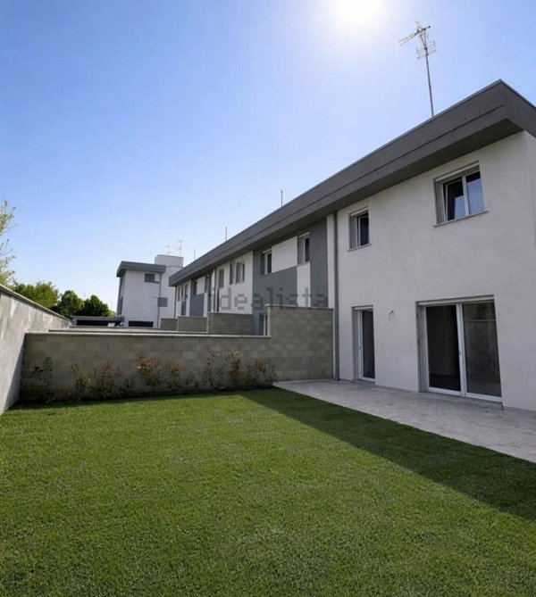 casa indipendente in vendita a Galliate